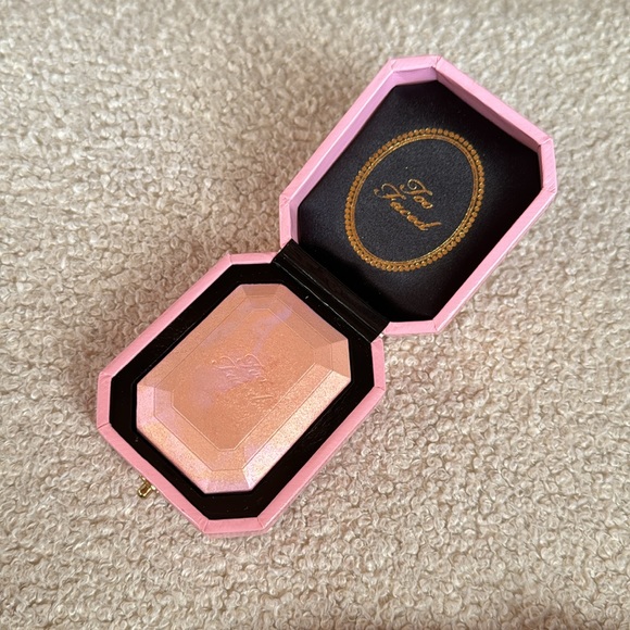 New Too faced highlighter Fancy Pink Diamond - Picture 3 of 3